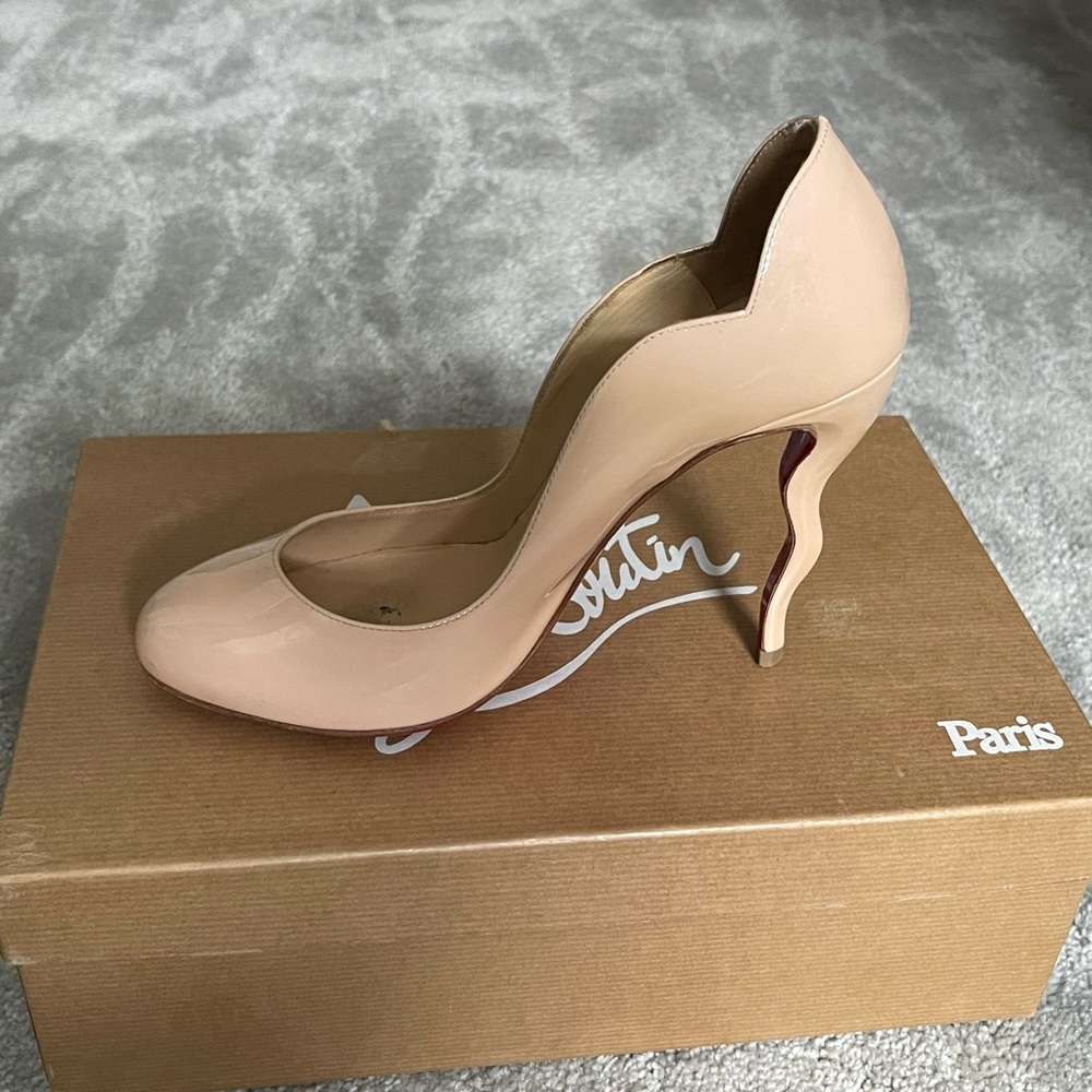 Christian Louboutin nude wavy dolly pumps